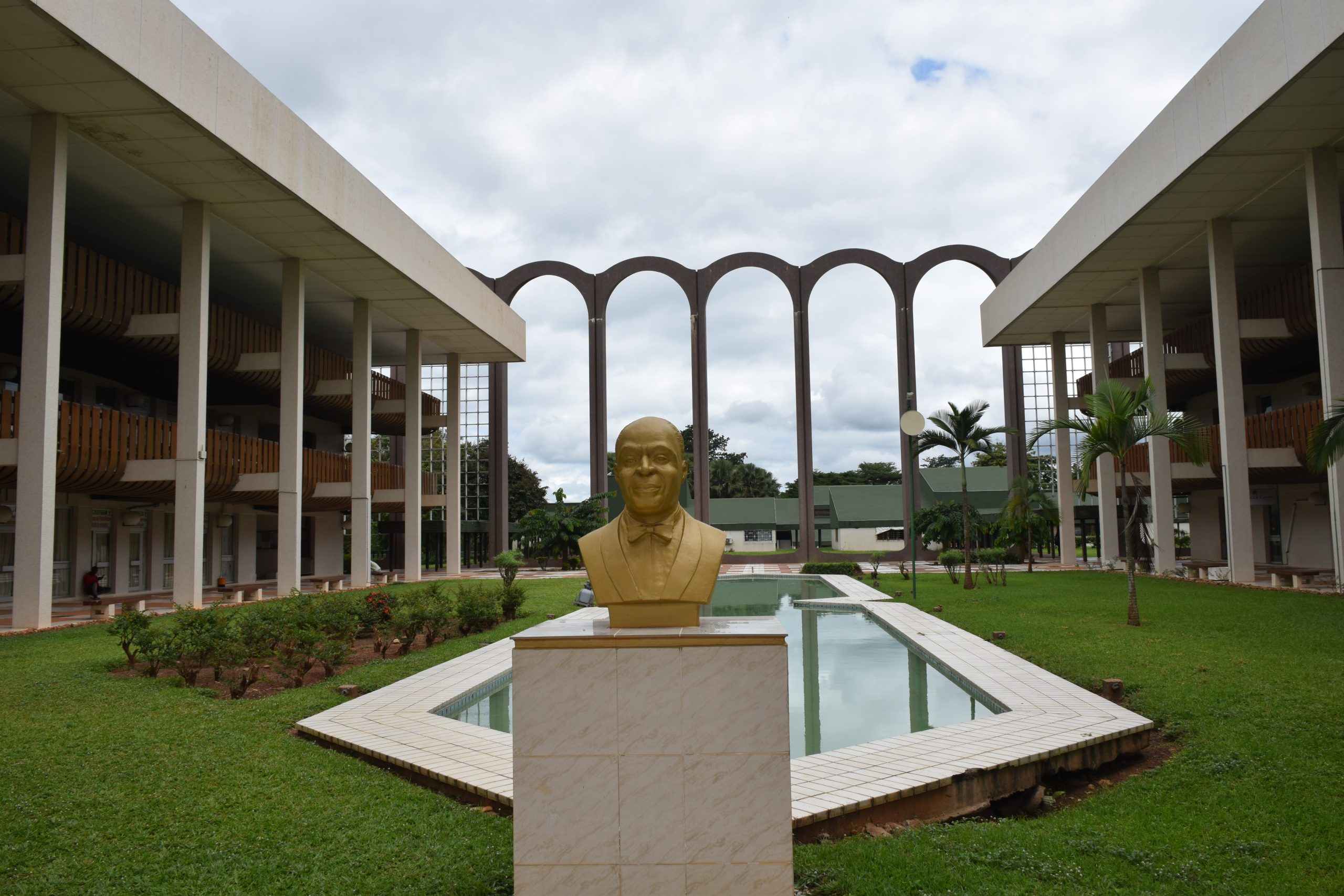 Cour intérieure du campus de l’INP-HB